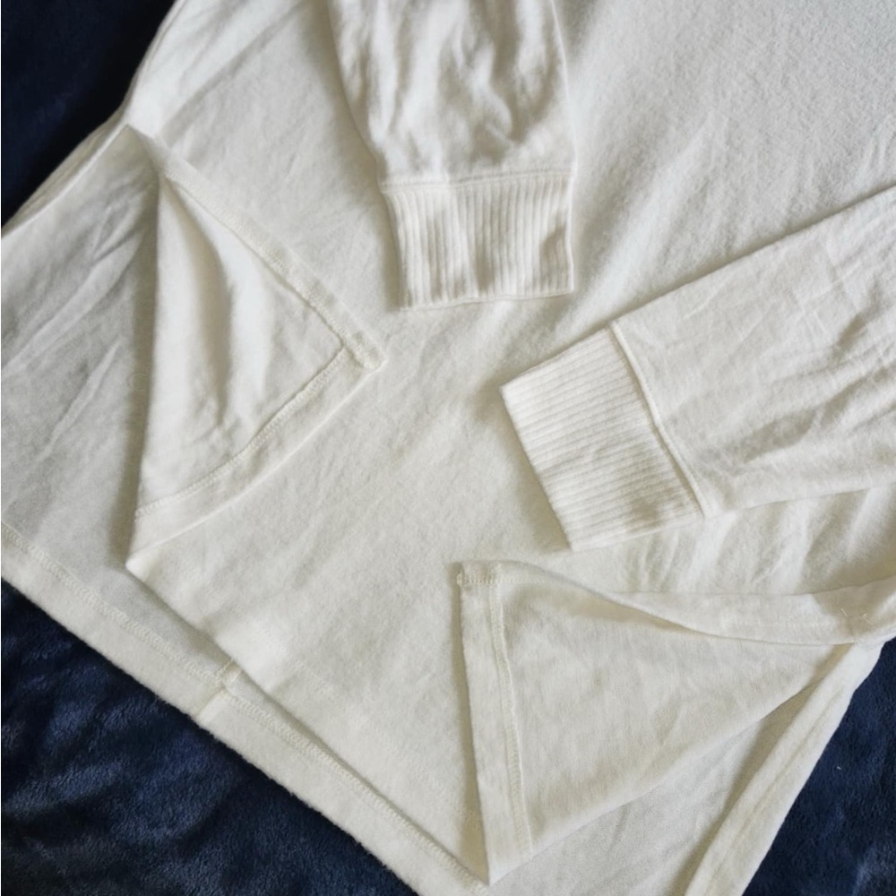 Abercrombie and Fitch Boyfriend Tee size Medium NWT - Picture 3 of 5